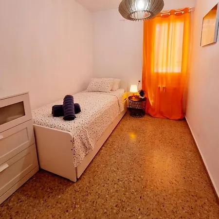 Lovely 4 Bed Flat Apartment *