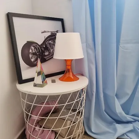 Lovely 4 Bed Flat Апартаменты *